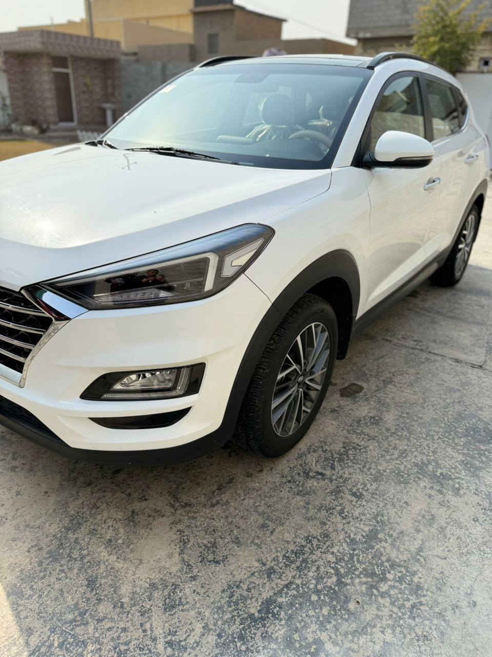 توسان الكاصد موديل ٢٠٢١ خليجي فول الفول مكفول كفاله عامه بيها رصعه في باب السكن الخلفي على وضعها فول مواصفات سقف بنوراما المقاعد كهرباء صندوق كهرباء حساسات أمامي خلفي لايت خمس عدسات ترحيب عند الأقتراب مري شفط كشن مخمل جديد السياره على وضع الشركه جديده كلش  .. السعر ٢٢٠ $ للجناي حك الجيه يدلل مكاني الفلوجه النساف. هاتف ***********
