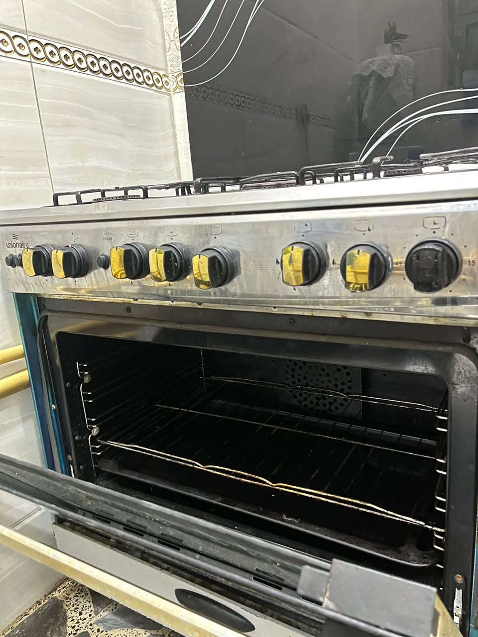 طباخ يونير مصري خمس عيون نظيف جدا للاستفسار الاتصال على الرقم‏ ***********‏
