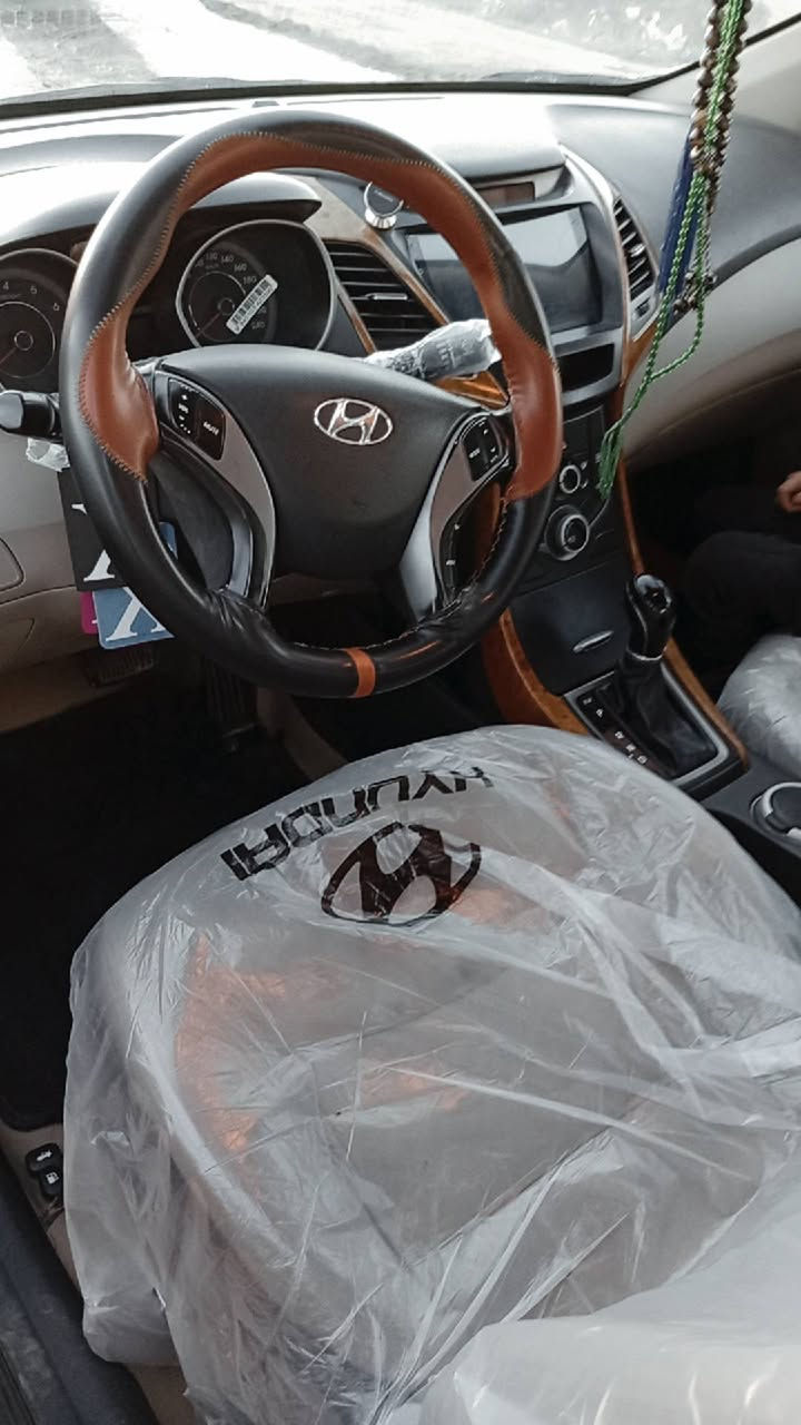 السلام عليكم النترا للبيع موديل 2015السياره فول مواصفات فتحه تحكم ستيرن اشاير بالمري بسمي هزه وسنويه رقم جديد انكليزي السياره كير محرك مكفولات حادثه جاملق فقط على البارد محرك 1800مفتوح بدون تنقيص اترايك وين متريد العنوان بقداد التاجي المشاهده ***********.   السياره مال بيت فقط السعر 125وبيهه مجال
