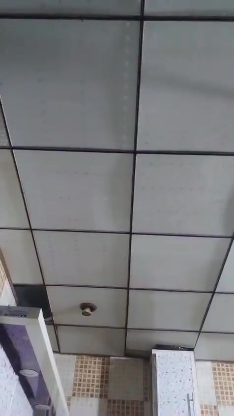 السلام عليكم 
محجر للبيع ب 350 
سقف ثانوي ستغبال وصاله ومطبخ ب 200الف 
خلف البازيخانه مدخل ماركه الهدى 
‏‪***********‬‏
