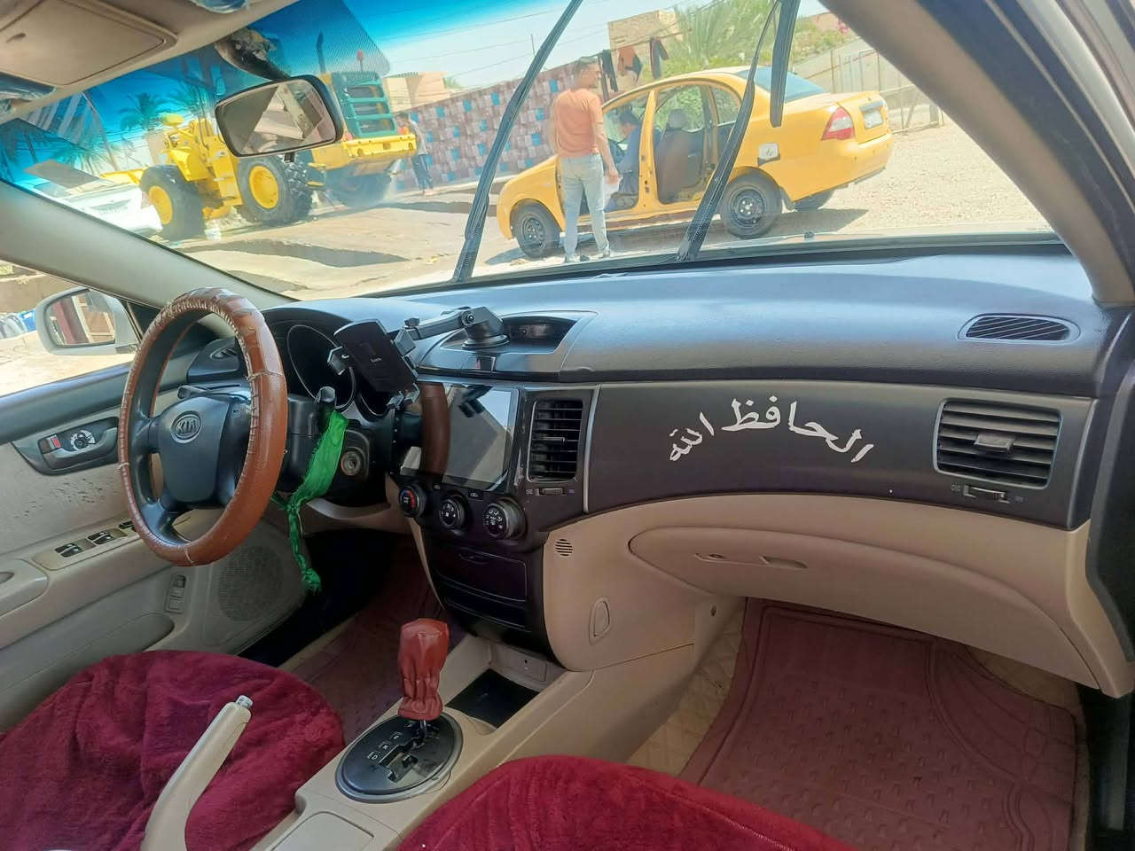 السلام عليكم  اوبتما 9  خليجي مكينه 200 اربع حساسات كير مكينه حداديه تبريد كله جديد السياره ماناقصه شي  رقم قادسيه نكليزي صاحب السياره المالك نفسه بيه طخه بصيطه يم قبق البانين وبيه خياسات ملكطه يعني بيه رشات صبغ بصيطه ملاحضه اني مكلف بنشر هاذه رقم صاحبه ***********
