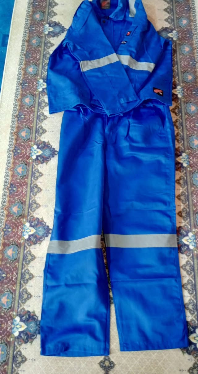 بدلات عمل للبيع قياس XL
الاتصال:***********
