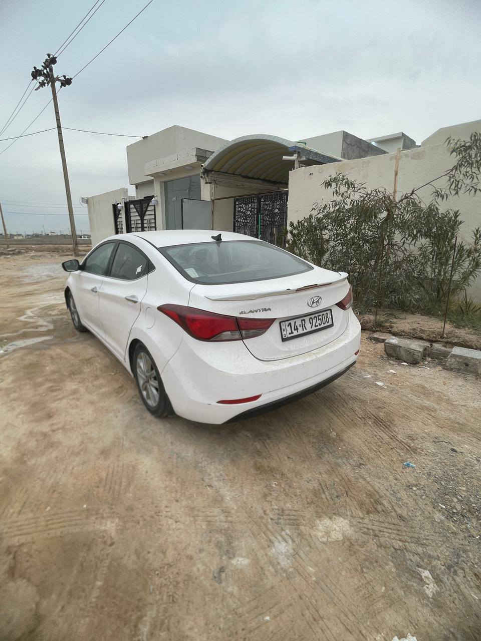 النترا 2015 لون أبيض رقم بصرة دولي وارد خليجي مكينة 1800 باسمي . بيع مستعجل 
كير ومكينة وتخم تاير وتبريد وفتحة بالسكف ودواخل جديدة.السيارة اشتريتها مصبوغة حزام ابيع شوف العين 
السعر 110 وبيها مجال قليل واذا مراوس بسيارة بطه مع الفرق لان محتاج عندي بناء.
رقمي *********** . 
السيارة أحلى من الصور بس ما غاسلها.
