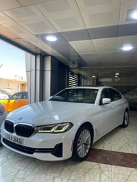 بي ام دبليو ٥٣٠i • ٢٠٢٢ • باب سائق صبغ