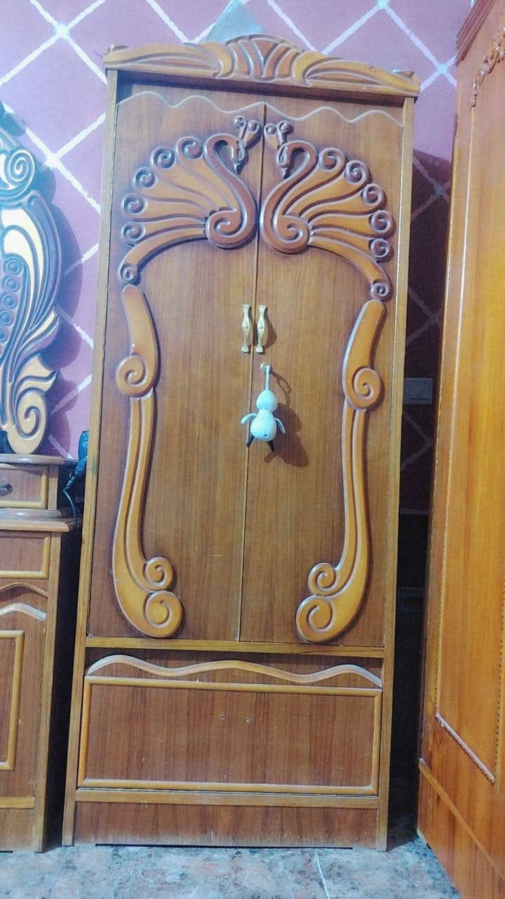 سلام عليكم غرفة نوم البيع صاج عراقي مع دوشك ضغط سعر 750بيهه مجال الي يريد يراسلني او يتصل ***********
