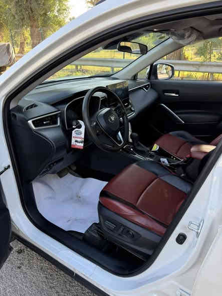 السلام عليكم 

تويوتا فرونت لاندر S  فول مواصفات هايبرد 

موديل 2025   

السعر /25،500.000مليون 

ماشية 15 كم مكفولة 

لايت 4 عدسة
بصمة تشغيل 
بصمة ابواب بصمة سايد بريك 
فتحة سلايد 
قطعتين تبريد بلادي 
كرسي كهرباء 
كراسي جلد اسود  واحمر
ويل كروم 
شباك امامي نيكل 
شاشة وكامرة اصلية 
رادار 
تحديد مسار 
تحكم مقود جهتين 

مكان السيارة بغداد 

***********
