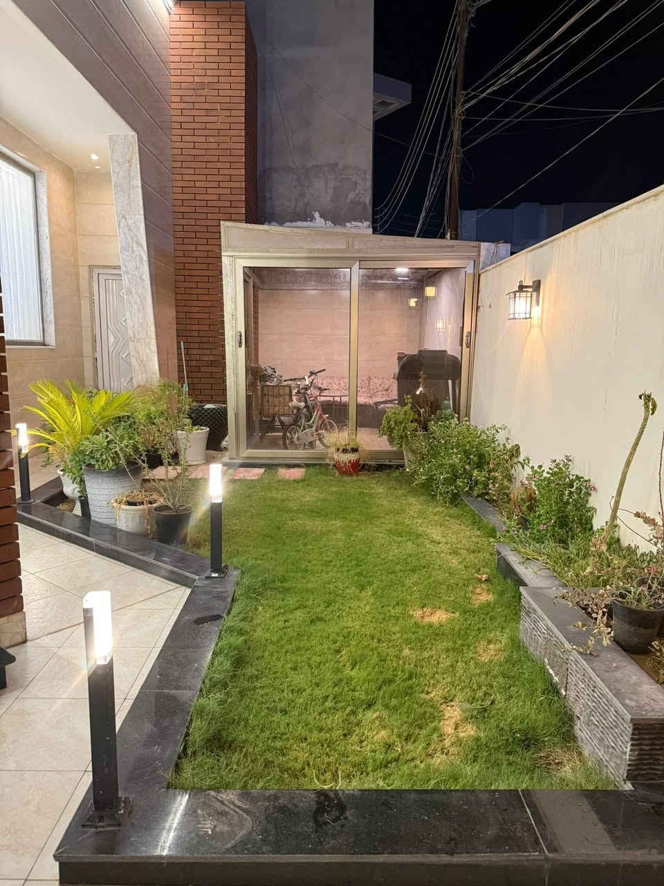 🏠 / دار للبي مساحه ٢٥٠ م طابو زراعي سند 

               واجهه ١٣ م / نزال ١٩ م 

🧱 بناء حديث درجه أولى 

طابق واحد/ مطبخ . أستقبال . هول . غرفتين . مجمع صحيات . كراج . حديقة . بيتونه 

🌎 الموقع / حي الصحه قرب كازينو مارينا 

للأستفسار أكثر مراجعة مكتب 
#عقارات_أراضي_بابل_الخضراء للمقاولات العامه والتصاميم الهندسية
 
🔸في حال عدم الرد نرجو ارسال رساله على الواتساب
 .
شارع ٦٠ .. عمود ٣٠٠ .. مقابل أستدارة علي بقلي 
الشيخ حازم 
وسام محمد 
أبو حيدر / ***********
