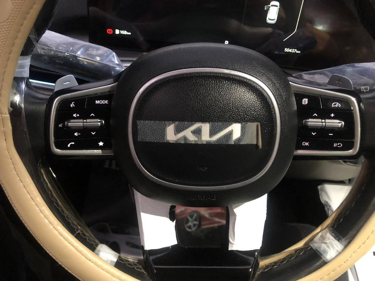 بدون زحمه اقرا التفاصيل زين تتصل فقط عامود الفحص بالنسبه للسعر مجالها جدا قليل يعني شرحت كلشي الك بالتفصيل الممل كيا سورنتو ٢٠٢٥ خليجي رقم بغداد الجديد بانوراما محرك ٦ سلندر ٧ راكب ٣ قطع تبريد تحكمات جهتين كاميرتين حساسات خلفيه واماميه مري شفط اشاير بالمري لدات أماميه كشنات مخمل كهرباء داتا شو ويل ٢٠ شاحن وايرليس بردات خلفيه جنطه كهرباء وبعد بيها مواصفات بس مو فور ويل ولا تدفئة تبريد كشنات بيها بارد موضح بالصور ورصعه بالباب الخلفي ما مصلحه اقل الإصبع ماشيه ٥٠ الف لان استخدام شخصي السعر ٣٢٠  بيها مجال بسيط اخواني الله يرضى عليكم جماعة ٣ و٣١٠ ما ابيعها وان شاء الله تاخذ الاحسن منها اني عارضها بسعر مناسب بالنسبه للسوك بياع شراي ما ابيعلك اخويه وعلئ راسي اخليك بس ما تخدمك والمجال جدا جدا بسيط واشكركم للاتصال *********** و *********** ابو عباس
