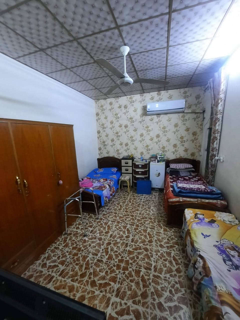 دار للبيع في بعقوبة البحيرة ١٠٠م ٣ غرف نوم وصاله ومطبخ واستقبال ومخزن وصحيات 
للأستفسار الاتصال على الرقم 
***********
