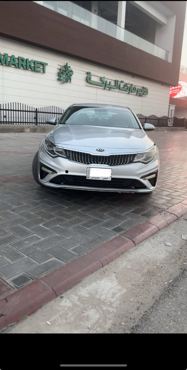 السلام عليكم
كيا أوبتيما 2019 
وارد أمريكي
 • محرك 2.4L GDI كفالة من التنقيص والتبخير
 • كاميرا خلفية 
 • كشنات مخمل 
       • تحكم ستيرن جهتين
 • دخول ريموت ذكي 
       • رادرات امامي وجانبي
       • حساسات خلفية 
       • لد نهاري ليلي
       • اشاير مرايات جانبية
       • رادار الخروج عن المسار
       • ويل 16 كروم بلادي
وباقي مواصفات الاوبتيما المعروفة

الضرر :- السيارة ليبل واحد بدون اي تبديل و
"ملاحظة حادثها القطع نفسهن راجعات بارد"
والحادث مرفق بالمنشور
سونار موجود
رقم مثنى معوقين شبه مميز باقي اقل 7 شهور وتصير حرة مالك موجود

السيارة خير من الله وبالعافية ؏ ياخذها
السعر 140 وبيها مجال للشراي 
مكان السيارة/السماوة -المركز

للأستفسار اكثر الاتصال على الرقم 
***********
