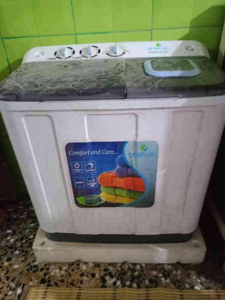 غساله للبيع حجم صغير  جديده مامستخدمه جتنه هديه ونريد نبيعه ***********
