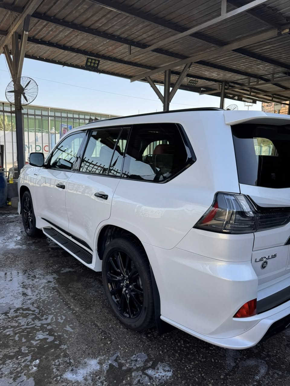 السلام عليكم سياره لكزس كورو موديل 2019 كفاله عامه حته من الرمل ماشيه 83الف على يد واحده داخل احمر اعلى موصفات الكزس بلاك ادشن السعر 820 ورقه وبيها مجال قابل لتفاوض للستفسار ***********
