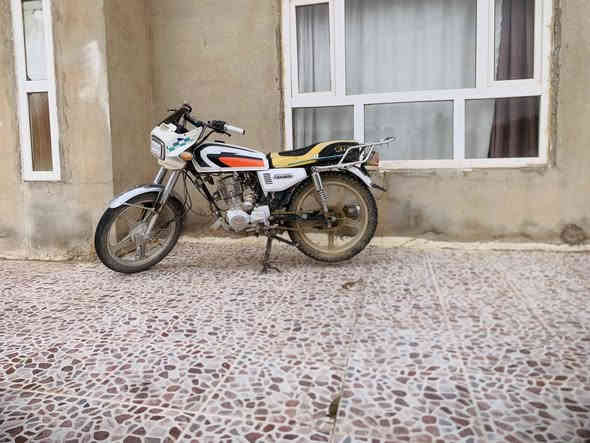 سلام عليكم 
ماطور جني للبيع 
موديل 18 
تايرات جدد / كهربائياتو شغاله 
دبلات شغاله سلف هندر باتري جديد بس كشنو والجاملق عايزهن تبديل 

ملاحظة اا. الماطور كايم محركو ماعيزو بس تجفيت 
السعر ( 225 ) وبي مجال للشراي اتصل وتدلل 

(***********) العنوان الدناديش قرية البرغليه
