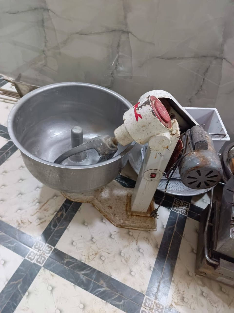 غراض مطعم للبيع ***********
