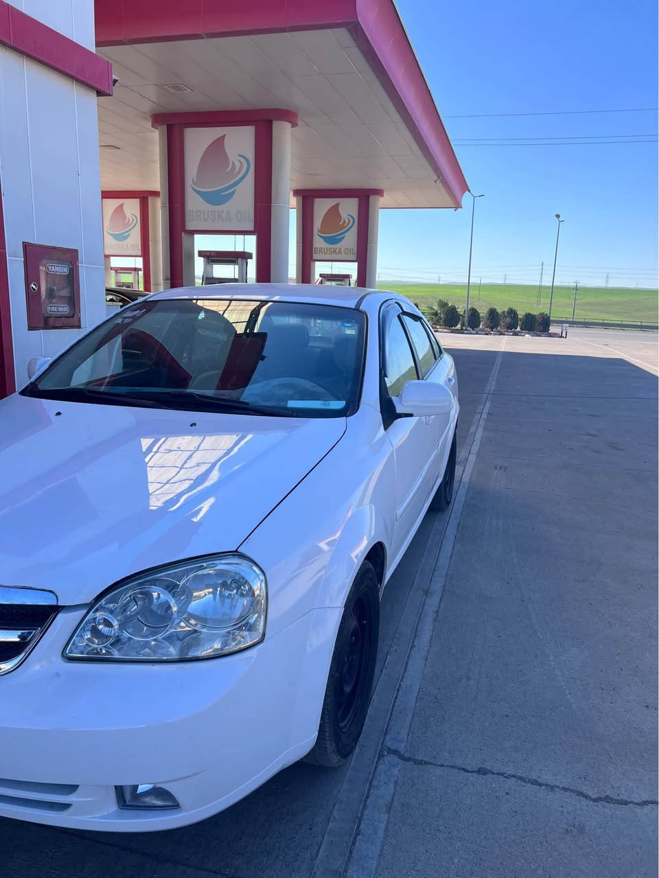 ئۆپترا  مودیل ٢٠١٠ سیارەکە ٥ پارچەی و نیۆ سبۆخە یەک بست سەقڤئ ساردە چەمپیکئ پێشی هەیە پشتی کەپسە فەعسۆ هەزەی نۆیە. سنەوی بەسەرچووە دوو وەرقەی غرامەی لەسەرە لە پاش معاملئ وەر دەگریەوە  سعر ٥٩ و معاملە *********** أربيل, العراق
