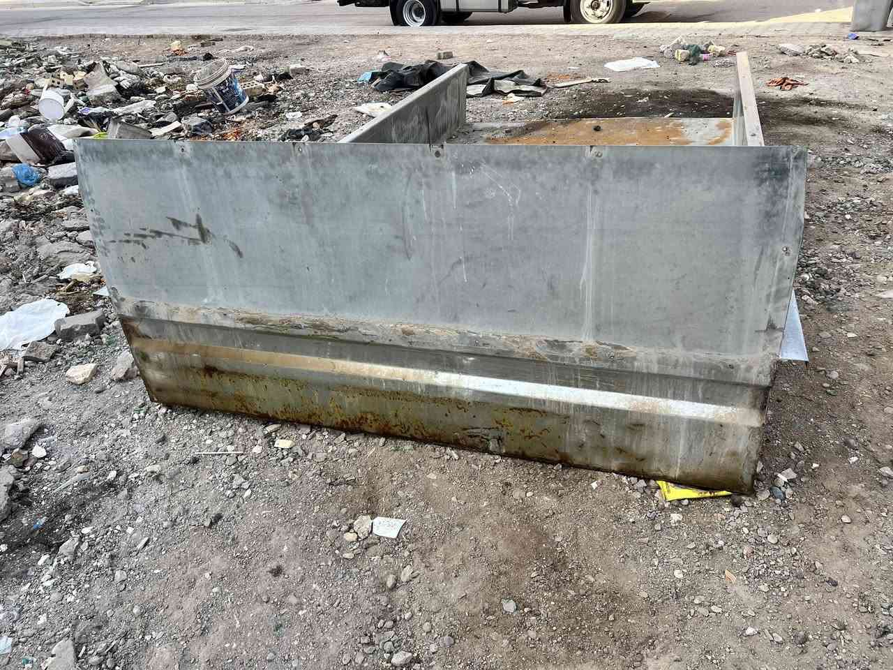 سلام عليكم تغليف حوضي كيه فحل ٤ ملم مغلون مستخدم  نضيف لا خياس لا زرف  سعر 250 بي مجال مكان بغدا. جسر ديالى ***********
