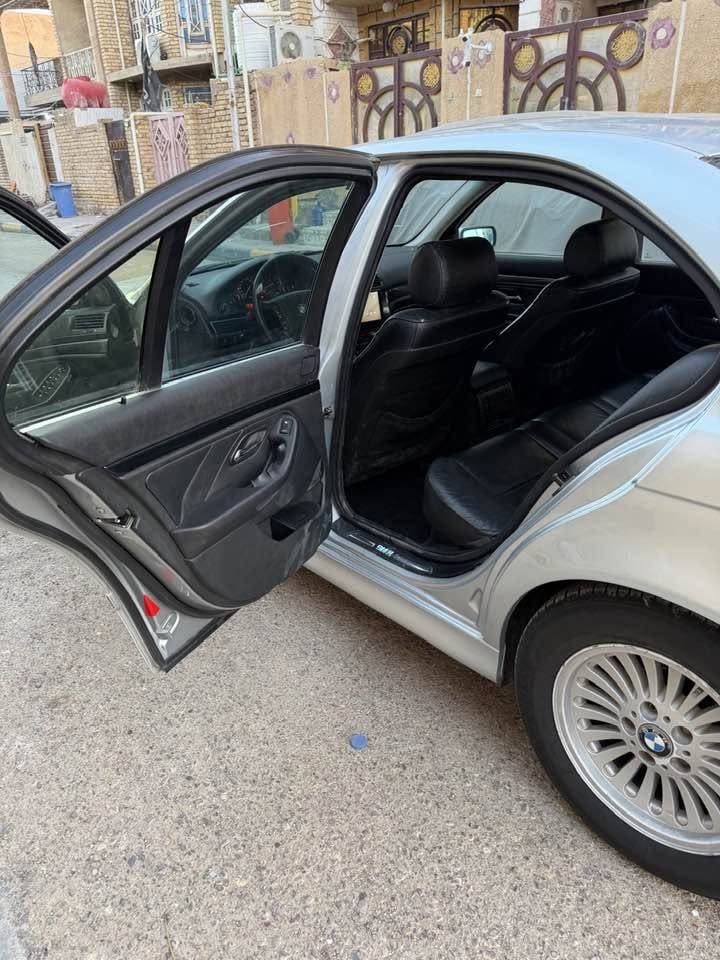 السلام عليكم BMW صقر موديل 2001 حجم 528 مصبوغة عام سيارة جاهزة رقم بغداد باسمي السعر 90$ قفل مكاني واسط كوت للتواصل ***********
