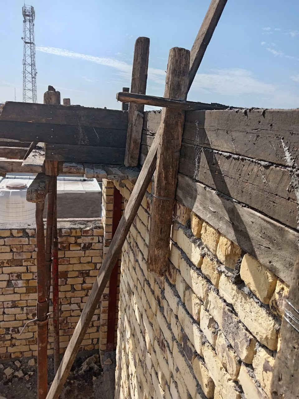 بسم الله الرحمن الرحيم
اللهم صلِّ على محمدٍ وآل محمد
تثمّن أهالي محافظة واسط – مدينة الكوت هذا العمل المميّز، وتتقدّم بجزيل الشكر والامتنان إلى
الأستاذ محمد الزركاني،
ومشرف العمل الأستاذ محمد العابدي (أبو ميار)،
من أهالي منطقة حي الجهاد،
تقديرًا لجهودهم المخلصة وعطائهم المسؤول، سائلين الله أن يوفّقهم لخدمة أهلهم ومحافظتهم.
للاستفسار:
📞 ***********
✍️ الكاتب والمنتج: بشار رحيم حميد
الوطن
