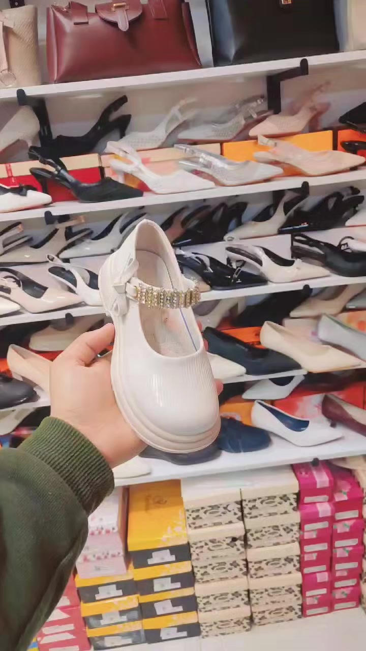 #جمال.طفلك  سيدتي يبتدأ من  جنات للأحذيه والحقائب   ✅🫠

# حذاء لوليتا بناتي موديل يجنن ومريح جدأ❤‍🔥

#قيااسات 31-32-33-34-35-36♥️ ✨ 

#ألوان كما وضح في الفيديو 3ألوان 

العنوان / ديوانية قضاء عفك سوق الجمعه الاول مجاور
 الحلويات
      محل  علي حليم

       واتساب  ***********
      توصيل جميع محافظات العراق
