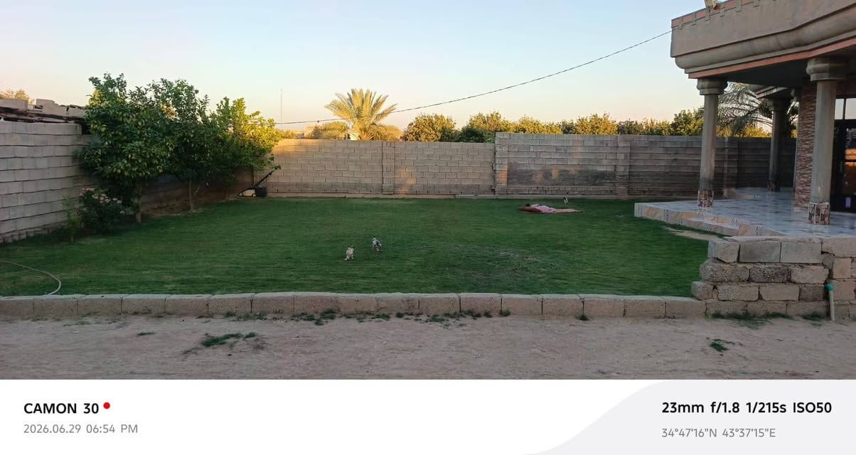#دار للبيع لموقع قضاء لعلم عرب دليم  وحياكم
مطبخ

استقبال كبير 

صالة وسطية 

مجمع صحيات عدد 2 

غرف نوم عدد 2

كراج  معا حقل مواشي

حديقة 

للأستفسار 

***********/ يونس

دار للبيع مساحة 200 متر البيت مساحة الارض800  سعر 35وبيه مجال

