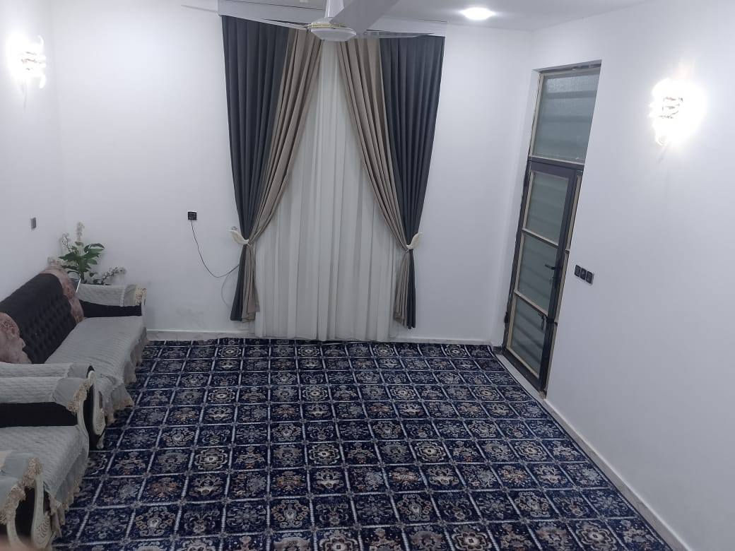 دار لبيع مساحه ٢٠٠ في منطقه حي  الحكيم قرب دبيه يتكون من غرفتين نوم وصاله وهول داخلي ومطبخ بارد+حار وصحيات خارجيه وداخليه سيراميك دراجه اوله وخلاطات دفن نضام حديث هاتف ***********
