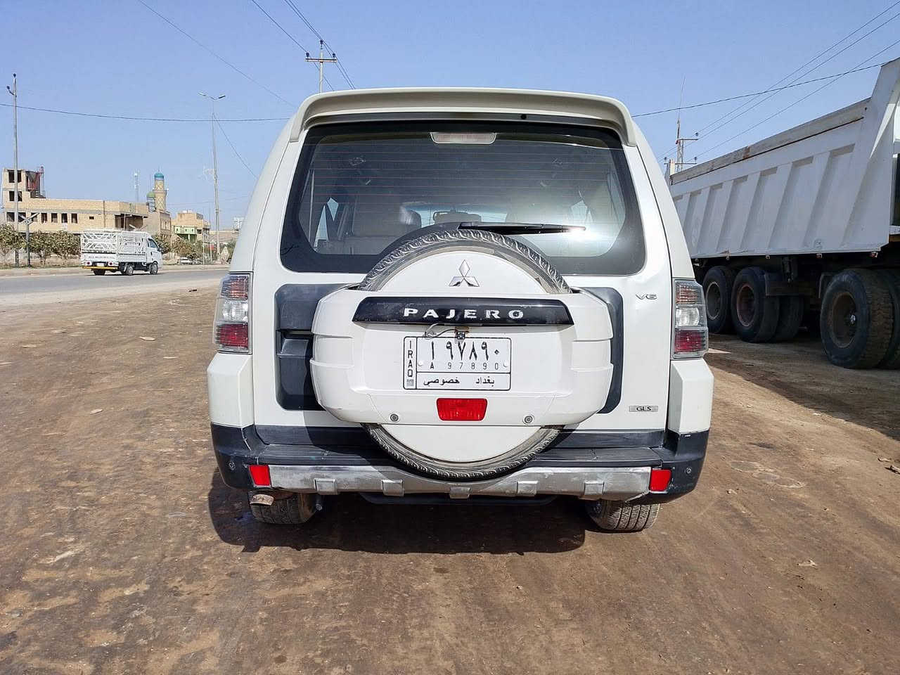 سلام عليكم باجيرو للبيع موديل 2008 ابيض صدفي نضيفه جداً مكينه جيد جداً كير كارتون تخم تاير جديد تبريد ثلاث (3) قطع فتحة سقف صفحت سائق صبغ رشات بدون دواخل كفاله عنوان: الديوانية  موبايل:*********** 
سعر: 105 ورقه
