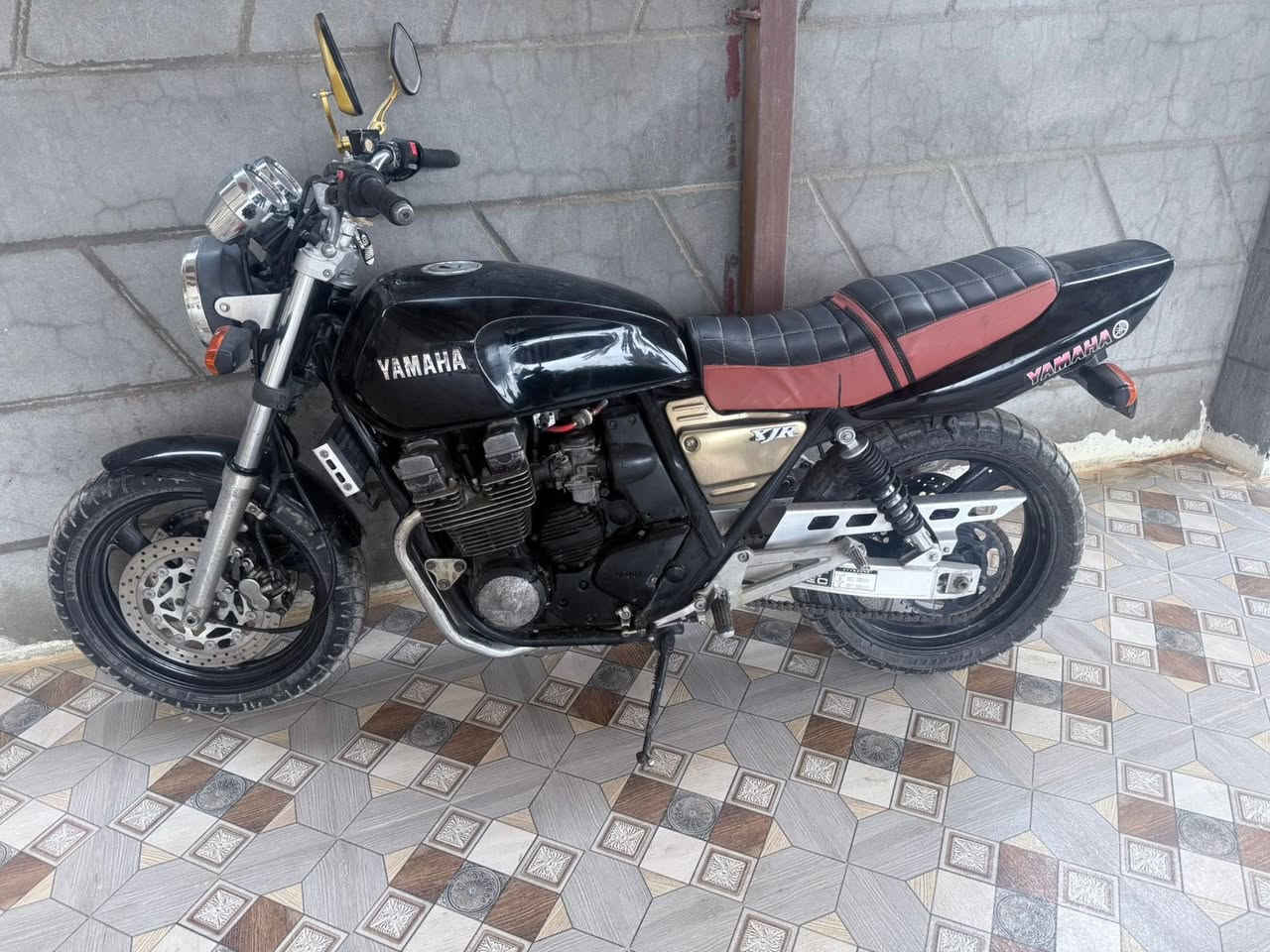 سلام عليكم شباب دراجه يوماهه 400cc بدلت دهن طلع الذراع من الضفحه ابيع كوم حديد دراجه بعده رنبه جديده كلش كلهه شغاله مابيهه نقص حبه بس طالع اذراع من الصفحه سعرهه قيم الخذ ما يرضا الله رقم ***********
