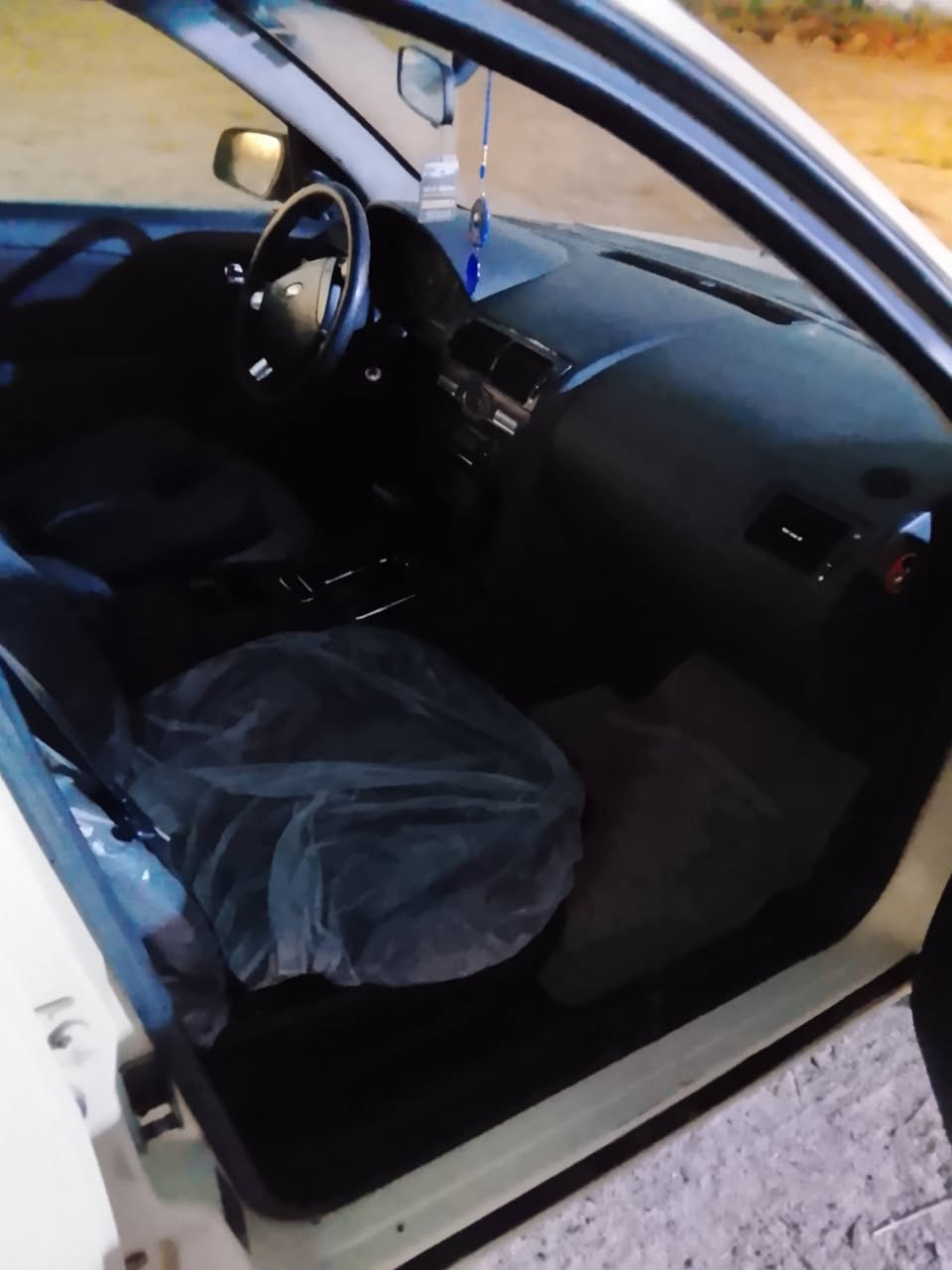 السلام عليكم فوردمونديو الماني رقم بغداد الدولي السياره نضيفه مكينةكيرحداديةوتخم تايرات كله نضيف للتواصل على الرقم ***********سنويةجديده وهزه جديده السعر48
