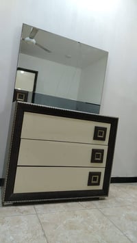 غرفة نوم • مستعمل • قابل تفاوض