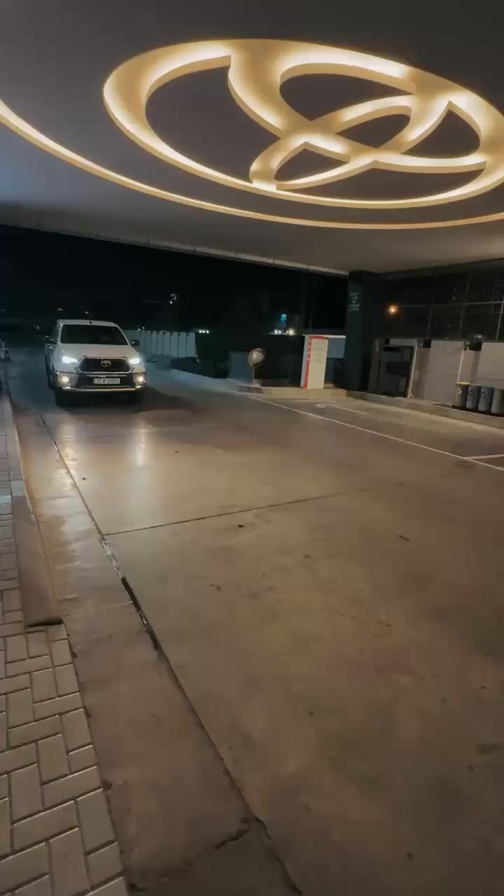 سلام عليكم بيكم هايلوكس للبيع موديل 2024 مكفوله كفاله عامه ماشيه 38الف سياره خت زيرو  سيد نهرو تبديل دهن كله بالوكاله ***********
