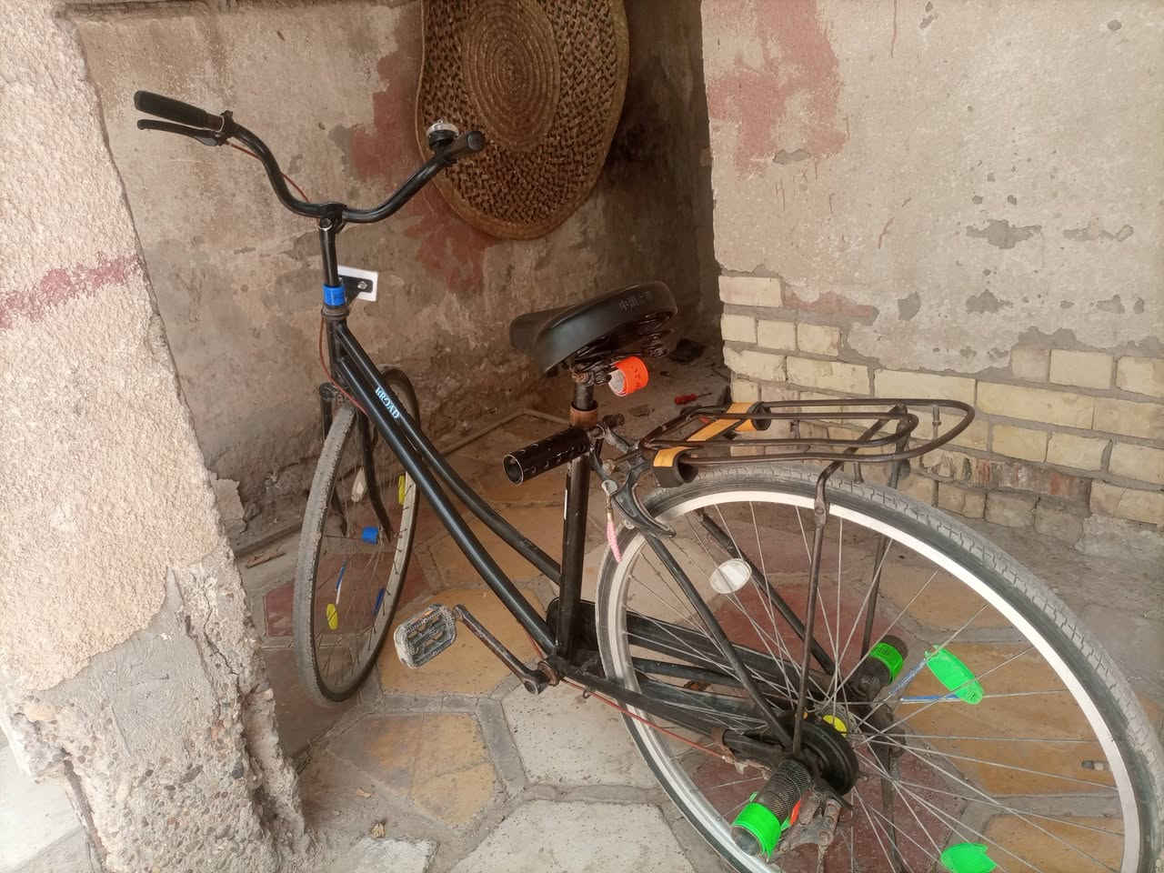 باسيكل نضيف ومرتب صنعه صيني بس يكولون ياباني هواه وغراضه وسعره بسيط وبيه مجال البريد يجي خاص مكاني فضليه قرب يم دكتور فيصل


**إذا كنت صاحب هذا الإعلان وتريد حذفه لأي سبب، رجاءا أرسل رسالة إلى الدعم الفني**