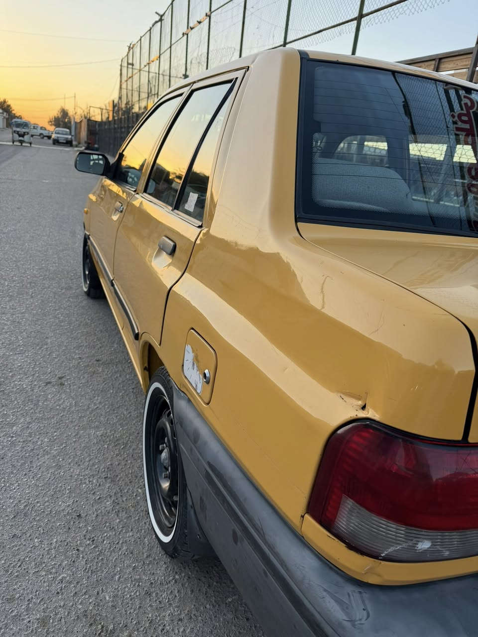 السلام عليكم سايبه موديل 18 باب اول السياره بيهه بس الباب الي وره الصدر مطعوجه او بيهه خيط تبخير غير ذني سياره كامله مكمله *********** العنوان الشعب
