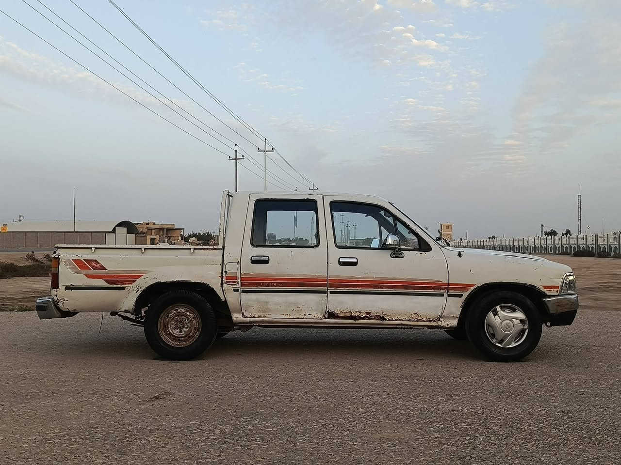 السلام عليكم سياره بيكم تويوتا موديل 1989 السعر ((٢٣))  وبيها مجال السياره مكينه وكير جدد حداديه وكهربائيات شقاله مدوشمه جلد كلها السياره بيها قاصرين مكاني ناصريه مركز للاستفسار الاتصال ***********
