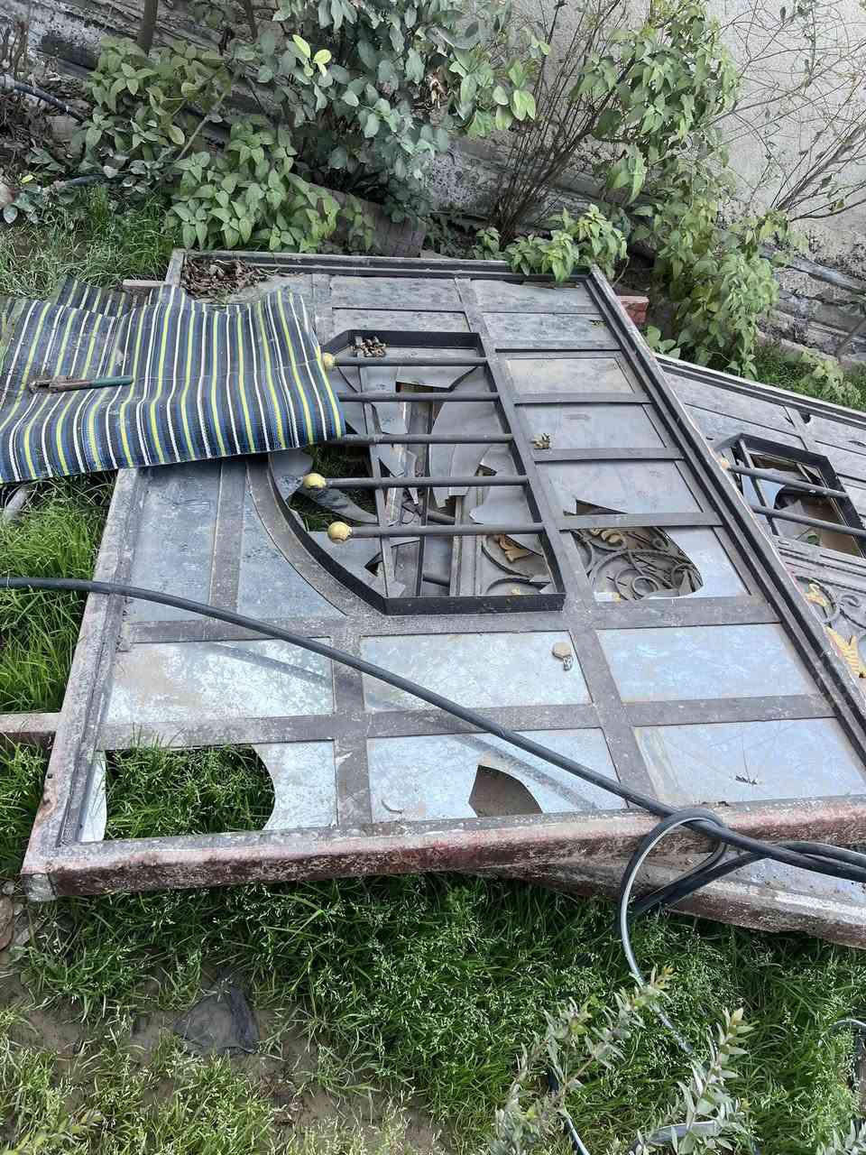 شبابيك عدد 3 مترتين ومترتين ونص وبوب ثنين كبار تخم كامل اريدهم ب 500 قفل الي يريدهم عنواني بغداد الدوره 
***********
