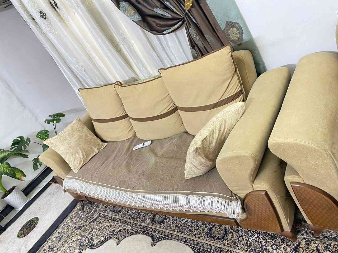 تخم قنفات تركي 10 مقاعد
كرسين 
٢ قنفات كبار 
ووحدة وسط 
+ مفرش بوهيمي مجاني 
+ طبلات عدد ٣ مجاني 
السعر ٤٠٠ 
مدخل : مرايا + ميز 
سعر ٥٠


**إذا كنت صاحب هذا الإعلان وتريد حذفه لأي سبب، رجاءا أرسل رسالة إلى الدعم الفني**