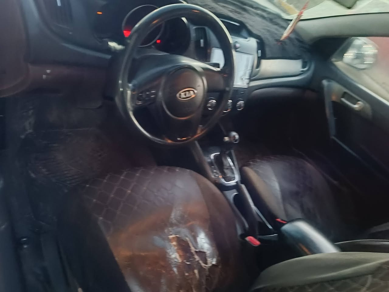 السلام عليكم كيا سيراتو محرك 16 كربون موزي موجود السياره بها ثلاث قطع*********** ***********
