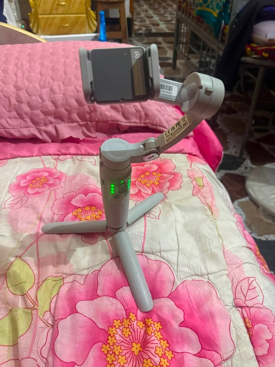 للبيع جيمبل تثبيت موبايل M1 (3-Axis Gimbal)
موديل: M1
اللون: رمادي
تثبيت احترافي ثلاثي المحاور (3-Axis) لتصوير فيديو ثابت وسلس. �
Manuals+ +١
يدعم التصوير الأفقي والعمودي.
يدعم تتبع الوجه والتصوير البانورامي والتايم لابس عبر التطبيق. �
Manuals+ +١
اتصال بلوتوث مع الهاتف.
بطارية تدوم تقريبًا 5–8 ساعات حسب الاستخدام. �
Manuals+
مناسب لصناع المحتوى، الفلوكات، والتيك توك والبث المباشر.
الجهاز بحالة جيدة ويعمل بكفاءة.
بغداد المشتل 
***********
