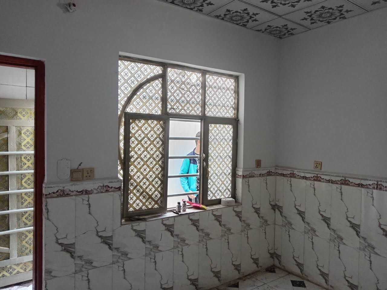 السلام عليكم ورحمة الله وبركاته
بيت زراعي حي ميسان شارع الشيوخ قرب القنطره

المساحه 65

استقبال  و صاله  وغرفه  وصحيات عدد 2  ومكشوفه

السعر 20وبي مجال
للاستفسار الاتصال على :***********
