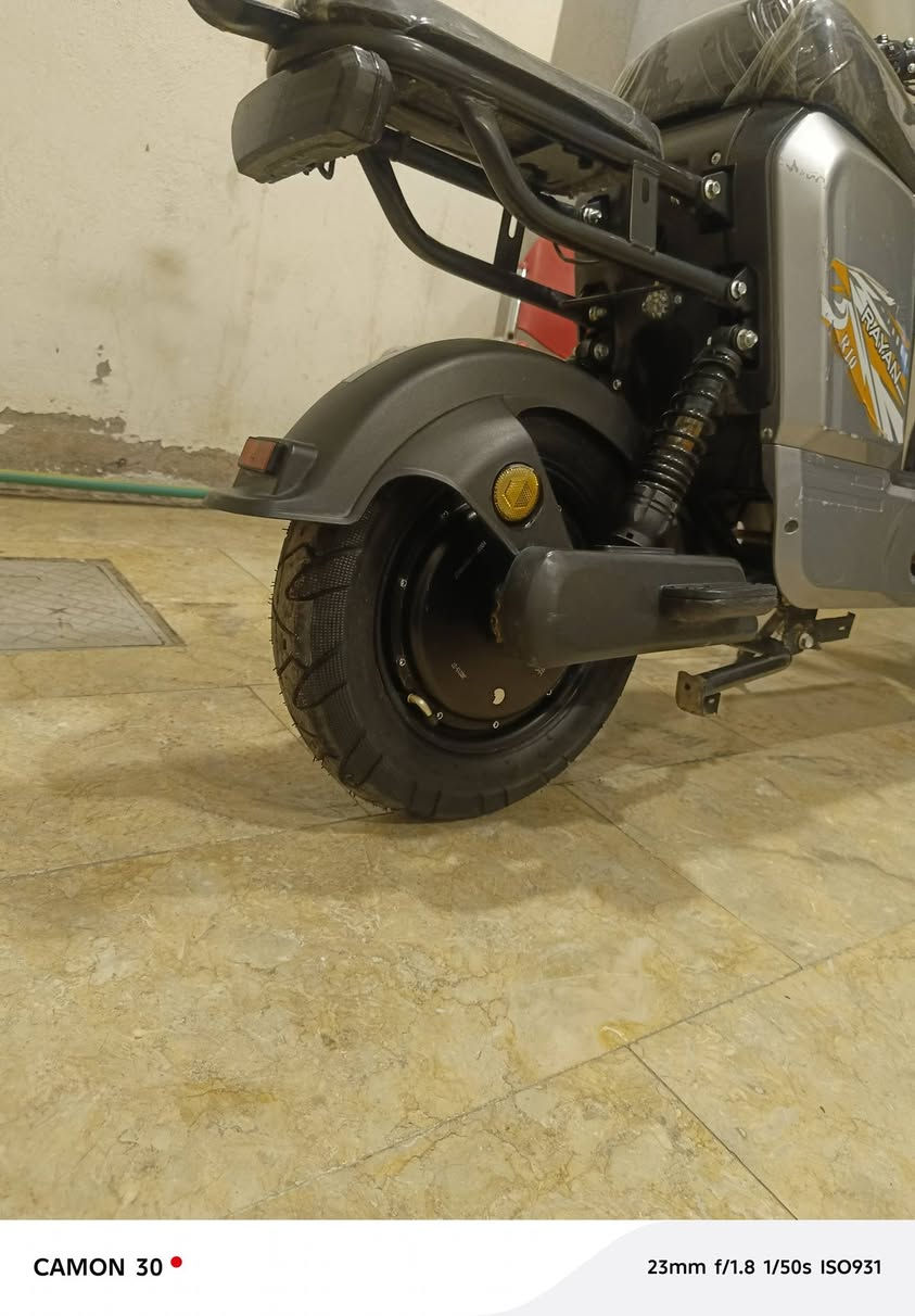 السلام عليكم R10, ريان جديدة لوك 
استخدام قليل جداا (مستعجل عل بيع) 
سعر قيم بدون كسران
***********
