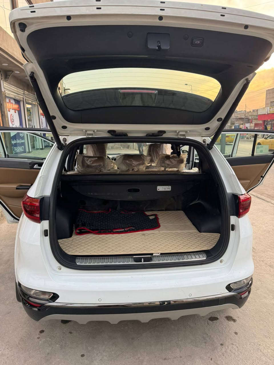 السلام عليكم
كيا سبورتج 2021 خليجي 
 GT جيتي لاين فول مواصفات 1/1
ماشيه 98 الف 
رقم بغداد دولي جديد بأسمي 
السياره مكفوله من الصبغ 
السياره بيها بارد مثل ما موضح في الصور 
السعر : 205$ 
غير متواجد على الفيس فقط اتصال 
استفسار على رقم المبايل 
***********
