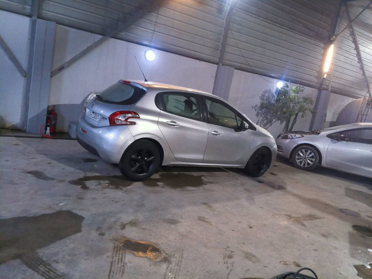 السلام عليكم بيجو 208 موديل 2014  گير اوتو رقم سليمانيه الشرعي بالموصل السعر ٦٥ ورقة.. *********** موصل, نينوى
