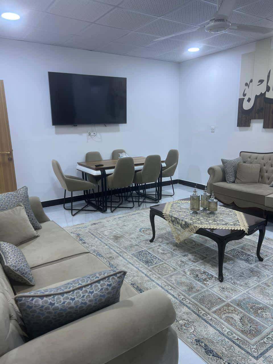 🔘مكلف بالنشر 
بيت للبيع🏠
🔸المنطقه البصرة
حي الاحرار🛣️-
مجاور المدينه الرياضية 🏟️
قرب المدارس
 المساحة ٢٠٠ 
▫️نوع العقار :طابو صرف 
▫️يتكون من طابقين خمس غرف مع استقبال ومطبخ و ٤حمامات وموزع في كلا الطابقين 
ومناور عدد ٢
وحديقة وگراج
 السعر الاتصال على الخاص الواجهة ١٠ والنزال ٢٠
وسيلة الاتصال‏ ‪***********‬‏
