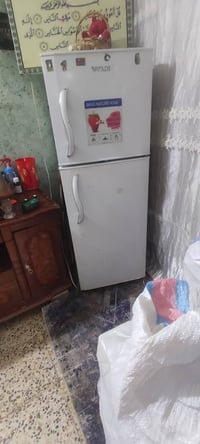 ثلاجه • نضيفه • فيها غاز