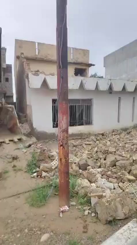 #تفليش البيوت القديمه ورفع الأنقاض كافه مناطق ديالى بمواده يعني ماخذ فلوس بس المواد مع تعديل الأرضية لأتصال ***********
