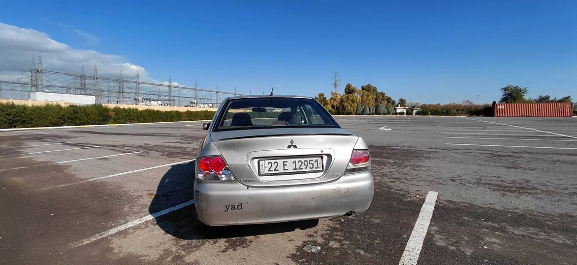 لانسەر مۆدێل 2007 ڕەنگی سلڤەر 3پارچەی هەیە  گێری تۆماتیکی شاشە ئایپات  سوکان پاوەر مەکینە بچوک مەکینەی سەرفی هەیە سبوغی کەمیک کاڵ بونەوەی هەیە   سحری 70 وەرەقە و مەجالێکی برایانە ***********ژ.م أربيل, العراق
