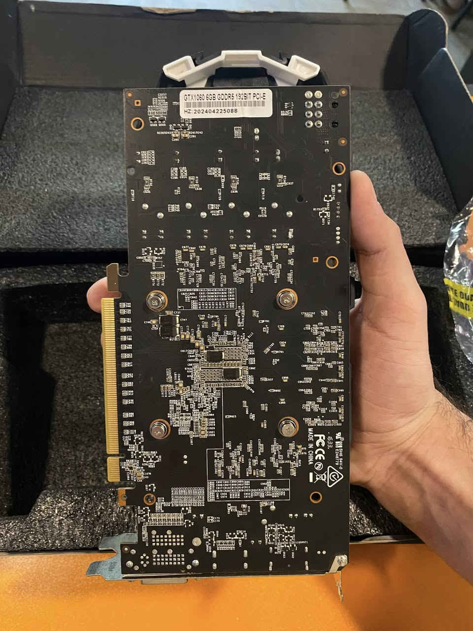 Gtx 1060 6g 
بي كسر  ريشة مال مروحة و فطر بسيط مماثر علية 
السعر 115 
موجود توصيل


**إذا كنت صاحب هذا الإعلان وتريد حذفه لأي سبب، رجاءا أرسل رسالة إلى الدعم الفني**