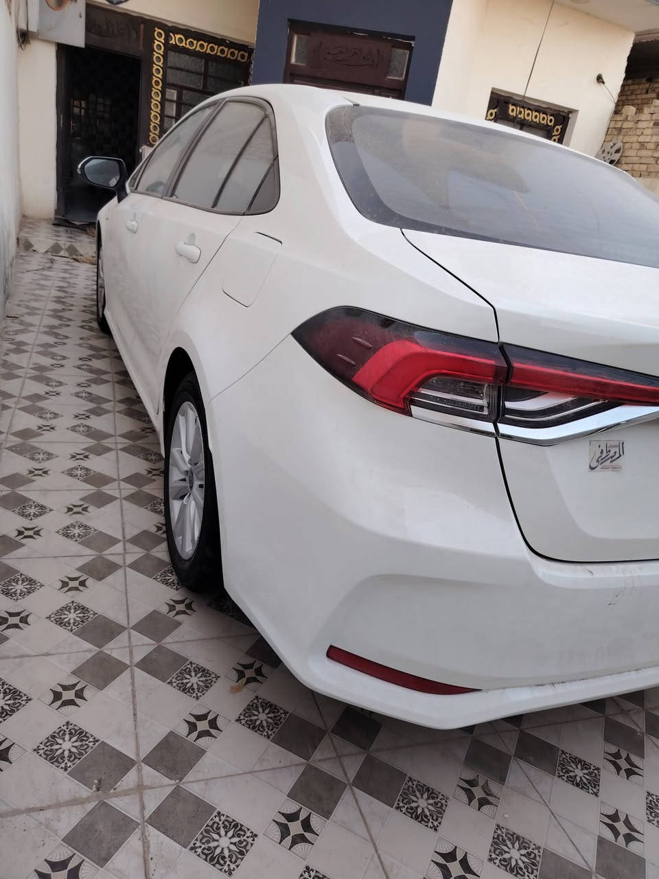 كورلا هايبرد موديل2025 رقم بغداد  ماشيه  13الف فقط مكفوله كفاله عامة كشن جلد اسود فول مواصفات سنويه محجوزه   السعر 135 $ بيها مجال بسيط مكاني الديوانية رقم ***********
