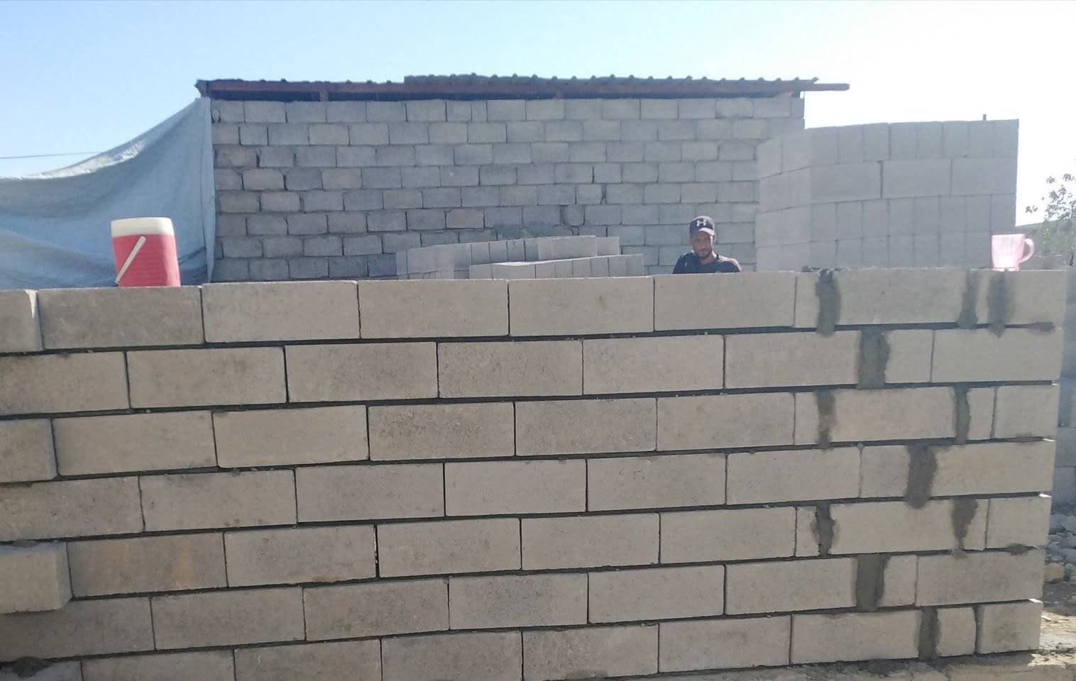 السلام عليكم اخواني إني بناء مال بلوك اللي يريد اشتغلوا باليوميه تريد بالالف وهذا رقمي موجود بالموصل) ***********) -( ***********
