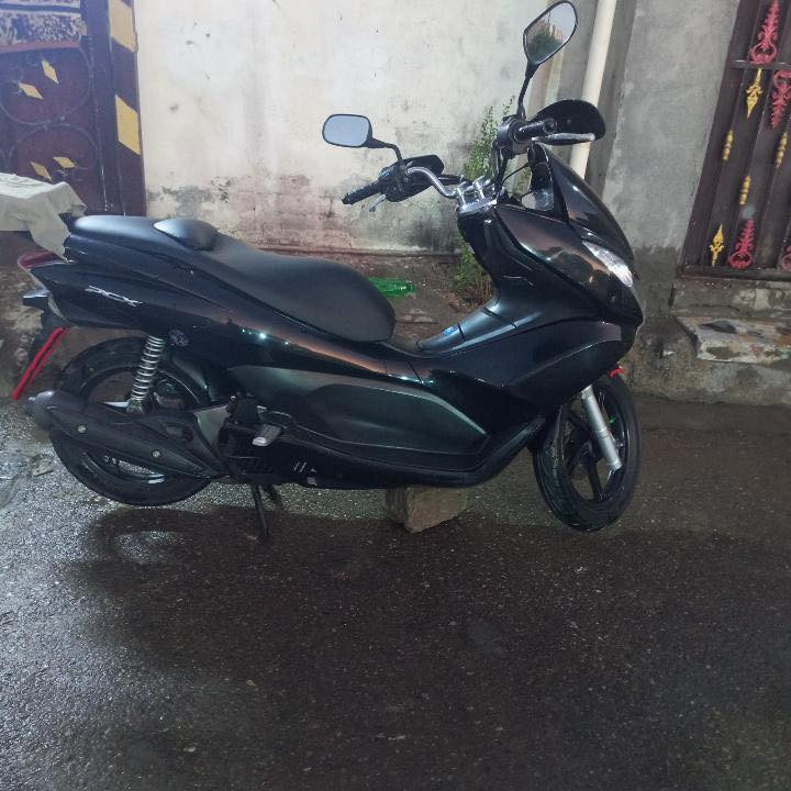 سلام عليكم دراجه pcxجيل الأول كفاله عامه مكينه 125مكفوله كفرات بلاديه دراجه برغي مامفتوح بيه مكان بغداد رشاد قرب حي نصر  الشراي ينتصل عل هاذ رقم ***********
