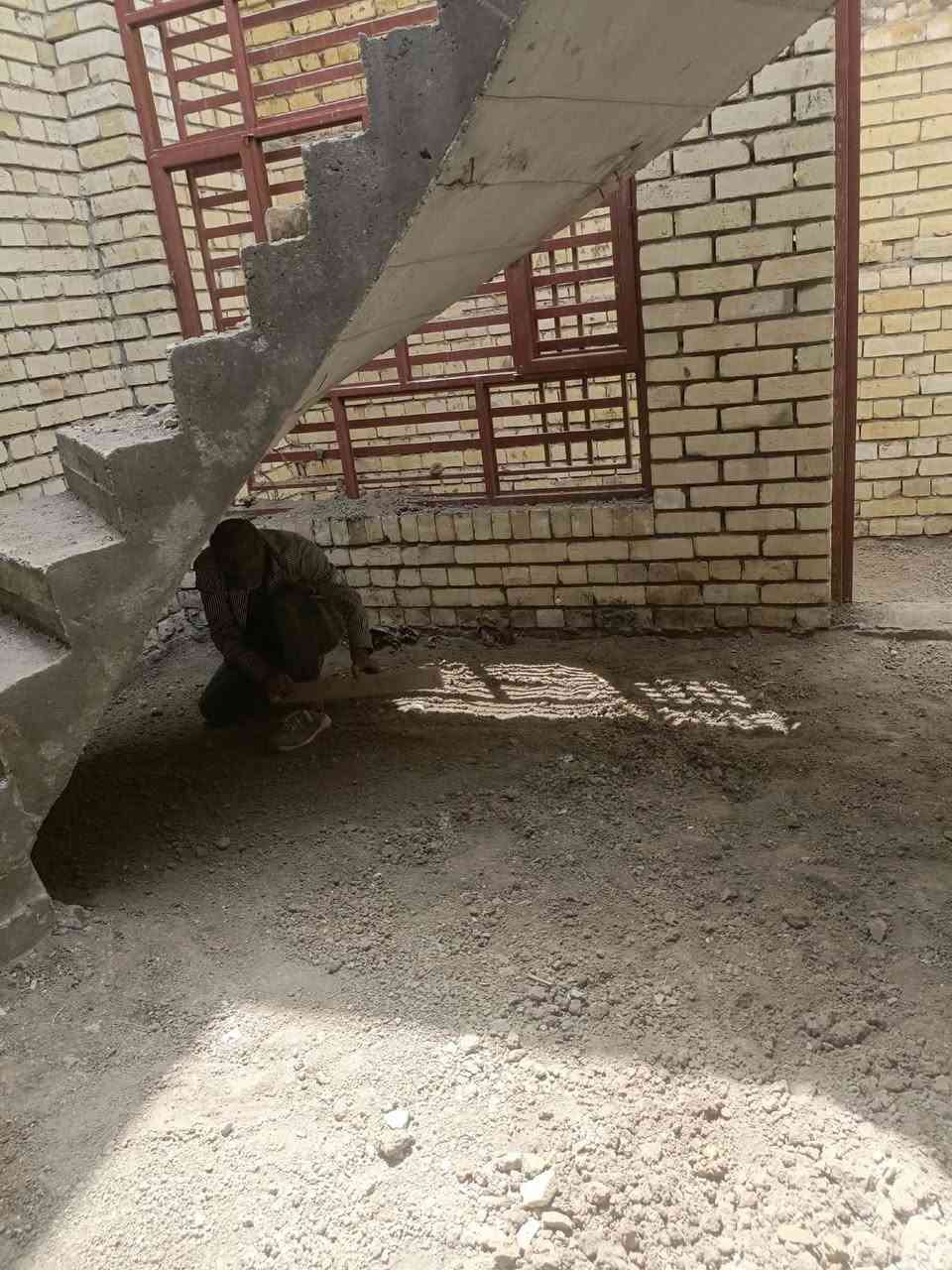 سلام عليكم اخواني الاعزاء تصفير ارضيات قبل الصب 
الشغل مقطوعه كله ورانه    سعر ال ٢٠٠متر  ٧٥٠ الف دينار   تستلم بيت كامل   للتواصل  ***********
